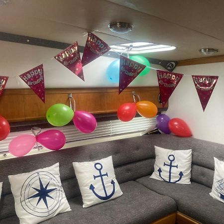Luxury Boat Hotel Chertsey Kültér fotó