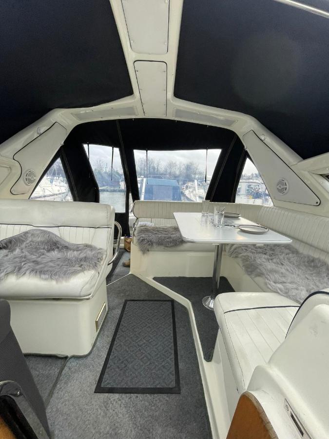 Luxury Boat Hotel Chertsey Kültér fotó