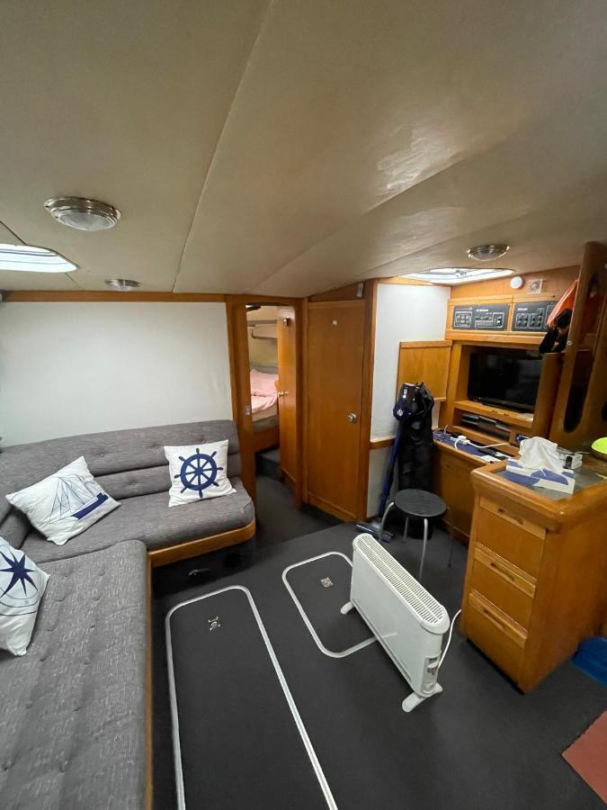 Luxury Boat Hotel Chertsey Kültér fotó