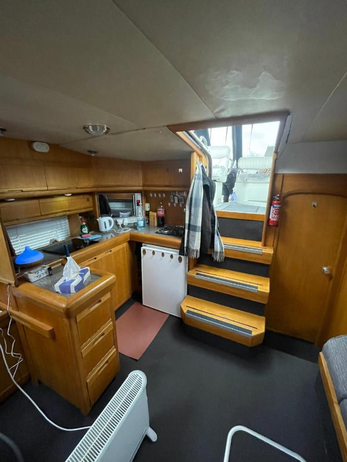 Luxury Boat Hotel Chertsey Kültér fotó