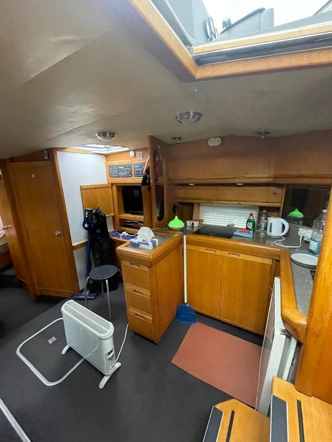 Luxury Boat Hotel Chertsey Kültér fotó