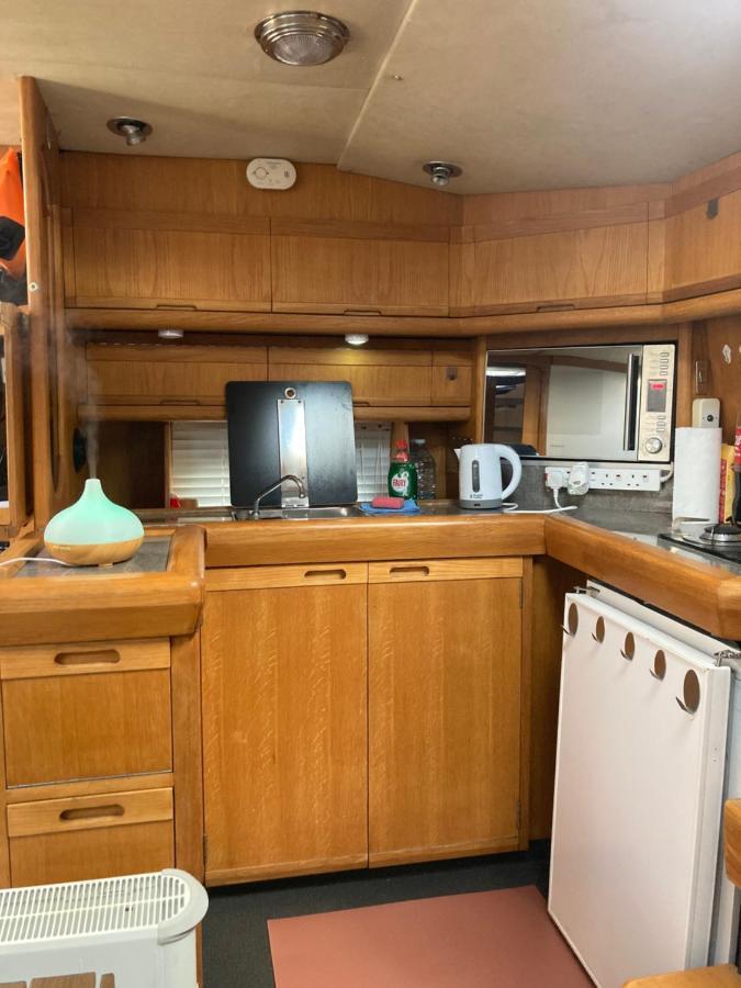 Luxury Boat Hotel Chertsey Kültér fotó
