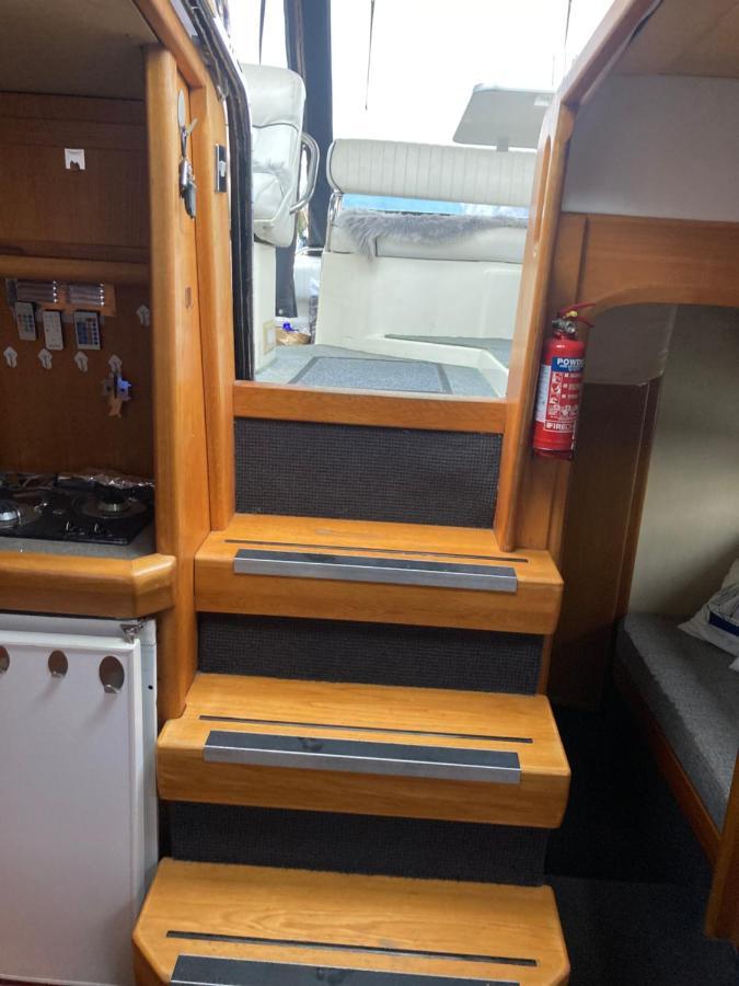 Luxury Boat Hotel Chertsey Kültér fotó