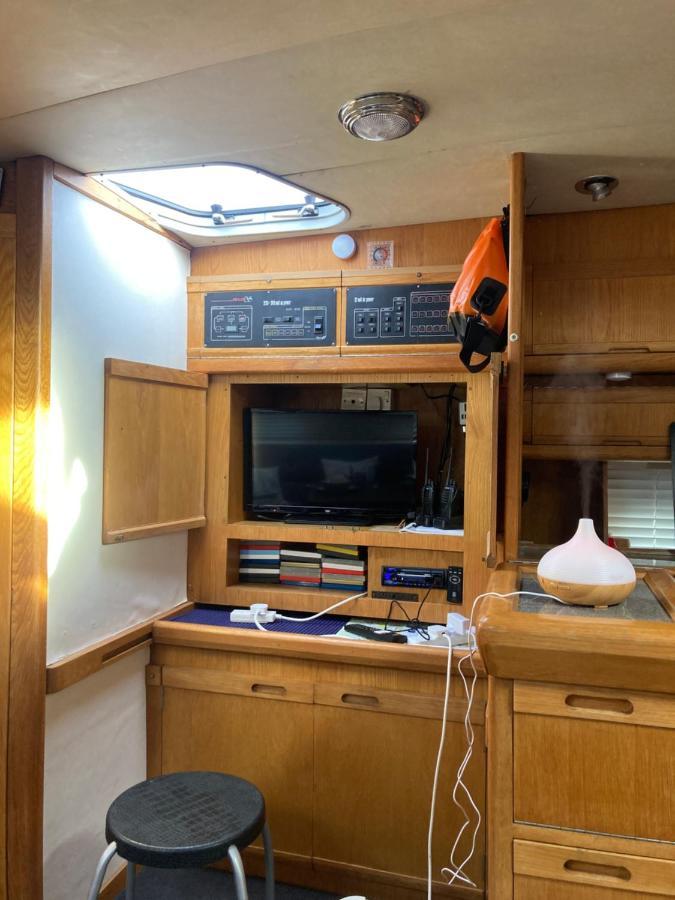 Luxury Boat Hotel Chertsey Kültér fotó