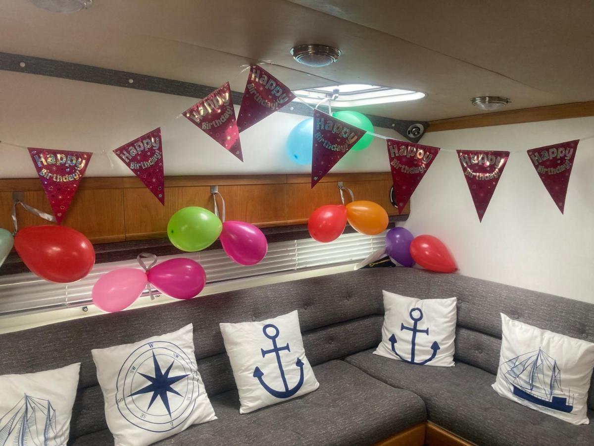 Luxury Boat Hotel Chertsey Kültér fotó