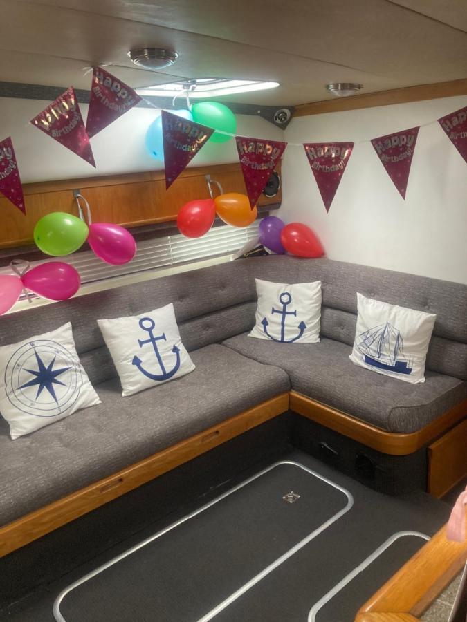 Luxury Boat Hotel Chertsey Kültér fotó